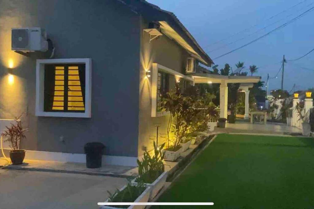 Melaka Beach Villa Екстериор снимка